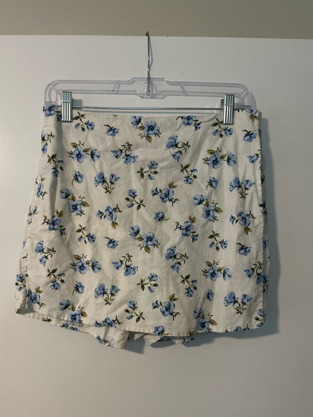 Size Medium Floral White Cotton Skort with Blue Flowers from Old Navy
